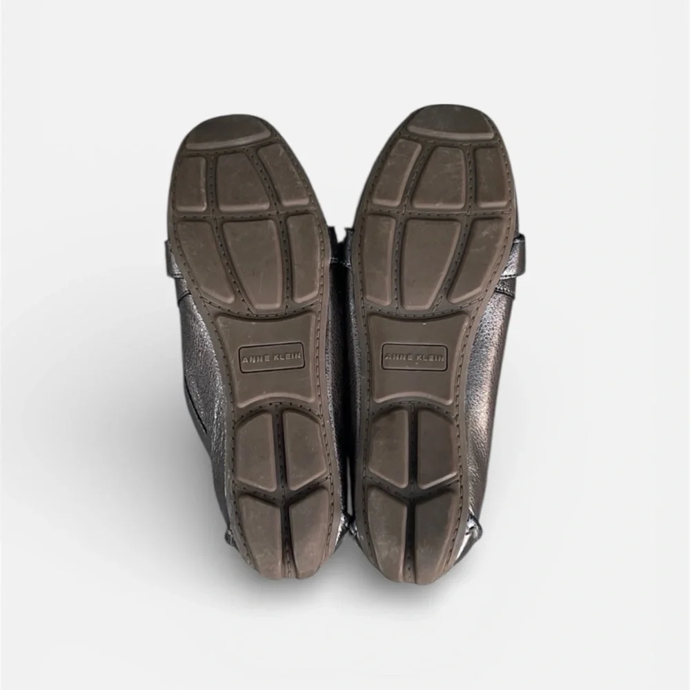 Anne Klein “Petra” Iflex Leather Mocc Toe Loafer in Pewter Size 7
